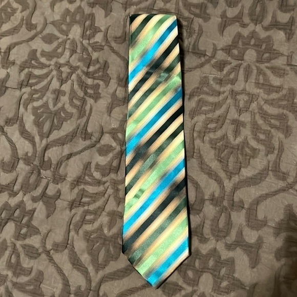 VAN Heusen Blue and Green Striped Silk Tie - Picture 1 of 3